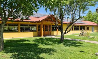 Centro-de-Eventos-y-Hotel-El-Almendro-Región-Metropolitana-Paine-frontis