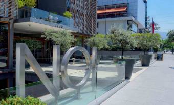 Hotel-Noi-Frontis-entrada