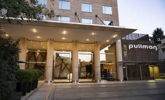 Pullman-Santiago-Vitacura-Frontis