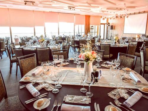 Hotel-Cabañas-del-Lago-salón-club-house-cena