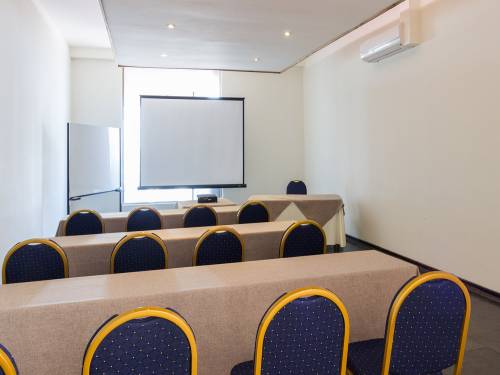 Hotel-Club-La-Serena-salón-diaguitas-escuela