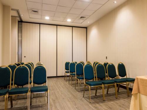 Hotel-Presidente-Suites-Santiago-salón-Salzburgo-2
